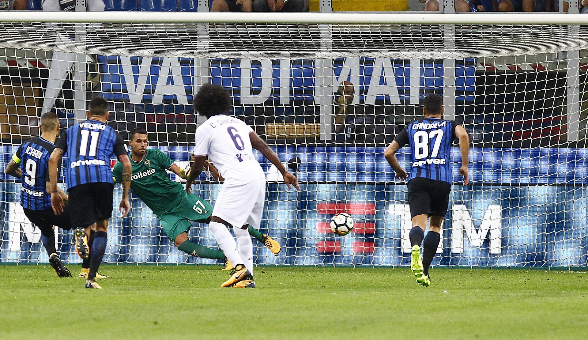 Icardi show, l'Inter può sognare. Buio Fiorentina, asfaltata 3-0