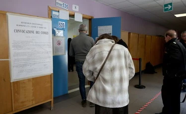 Referendum, malore improvviso: muore rilevatore al seggio, dramma a Palermo