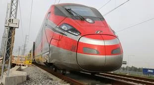 Frecciarossa Milano-Salerno, treno deraglia a Lodi: due morti, 30 feriti