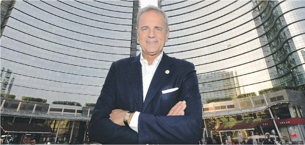 Enrico Bertolino: "Porto la scienza in tv e la faccio capire a tutti"