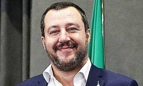 Matteo Salvini, il titolo de Il Tempo che lo fa godere: "Bello, vero?"