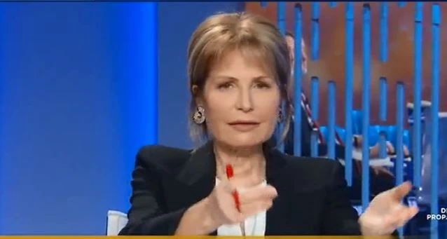 Lilli Gruber a Otto e mezzo, battutaccia sui titoli di coda contro Renzi: "Come il Pd con Italia Viva?"