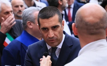 De Pascale e i Cpr, "Basta speculare". E Fratelli d'Italia lo affonda