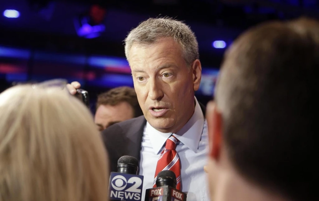 New York, i dem pensano a De Blasio sindaco: ultra-sinistro e con la moglie nera ed ex lesbica