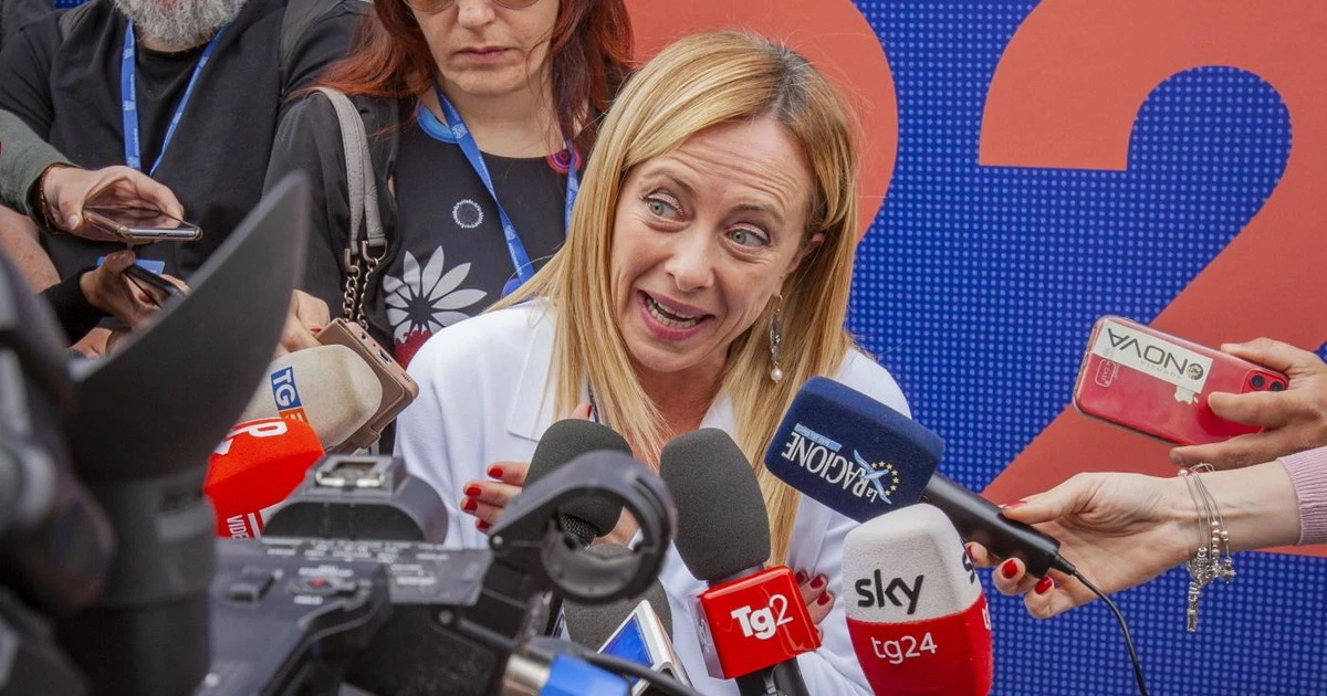 Giorgia Meloni, lo scandalo la scatena: "30mila euro per Mimmo Lucano. Certa sinistra..."