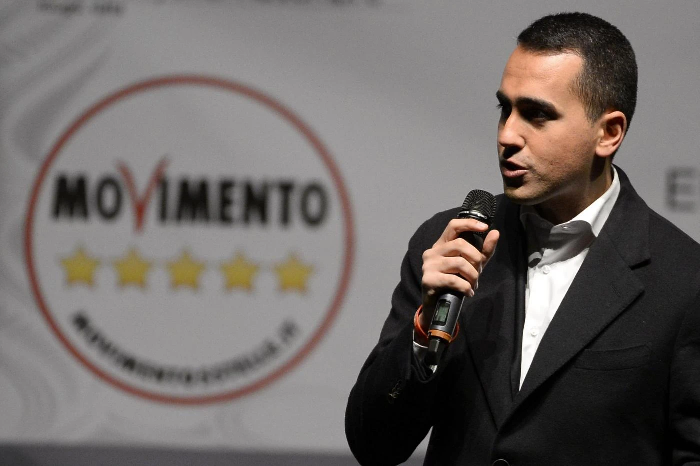 Luigi Di Maio, pronto il patto tra M5s e Pd per farlo fuori. Ad essere escluso dai dem anche Matteo Renzi