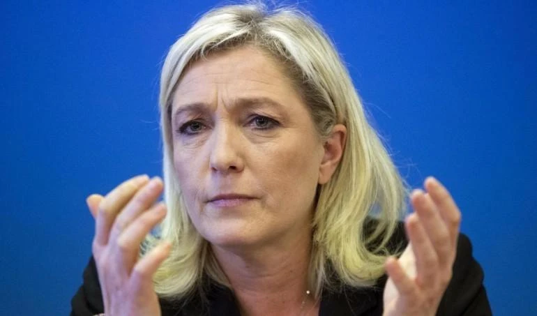 L'estrema destra francese chiama il M5sla Le Pen: "Con Grillo fuori dall'Ue"