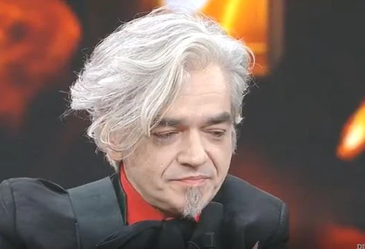 Non è l'arena, il delirio di Andrea Scanzi: "Morgan fuori da Sanremo per colpa di Berlusconi"