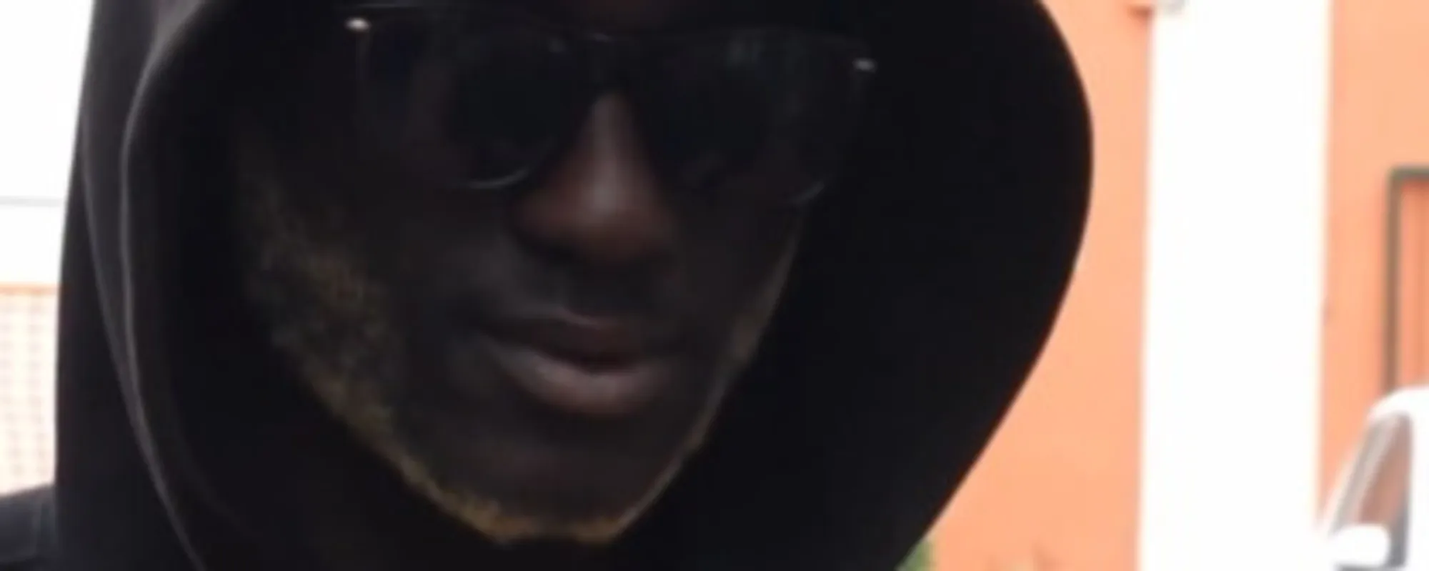 "Perché voglio le armi": Babu, l'immigrato che minaccia agenti