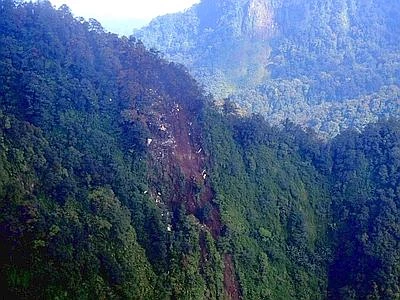 Indonesia, trovati resti aereo scomparso Farnesina: "Nessun italiano a bordo"