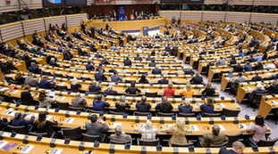 Europarlamento, mossa disperata della sinistra: "Qui non potete entrare"