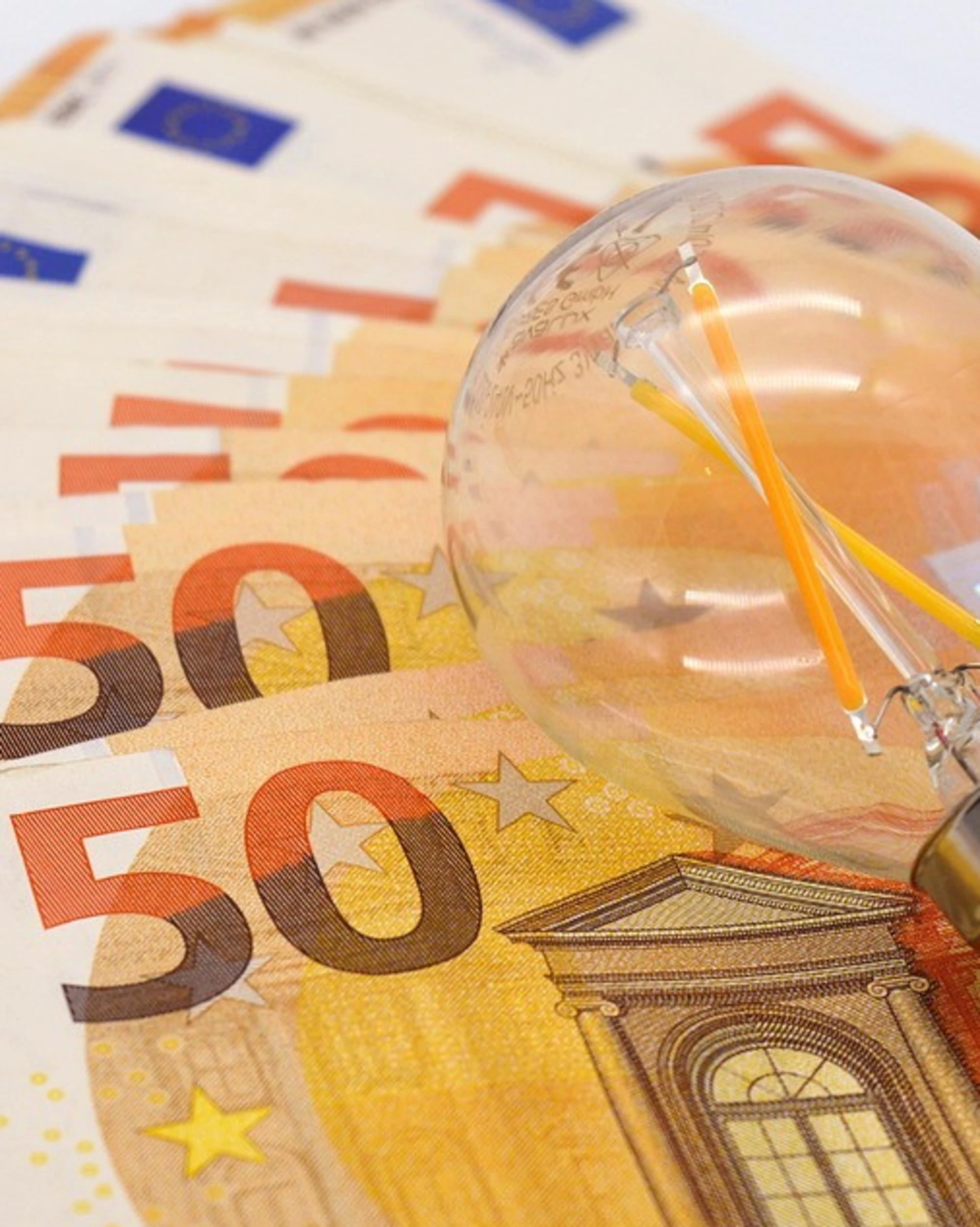 Bollette, la rivoluzione: diventano uno scontrino