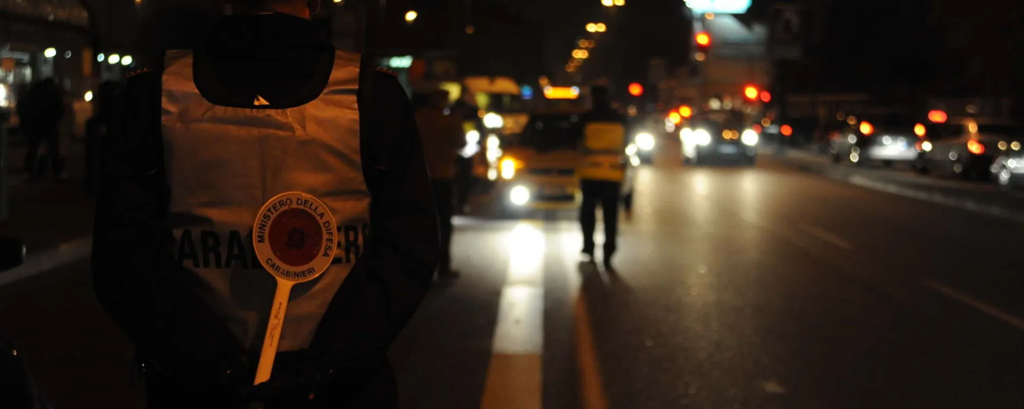 Leggi l'articolo: In fuga sul Suv vogliono investire un agente: inseguimento tra i boschi