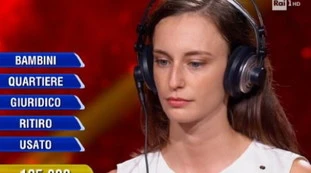 Flavio Insinna, a L'Eredità il dramma di Stefania: "Risposta sbagliata, non posso cambiarla. Ci sono autori e notaio". Quanti soldi perde