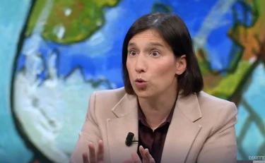 Elly Schlein a DiMartedì, "se perdo il referendum": come si copre di ridicolo
