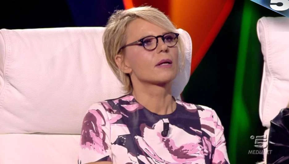 Nadia Toffa, Maria De Filippi commossa interrompe la trasmissione per un messaggio toccante