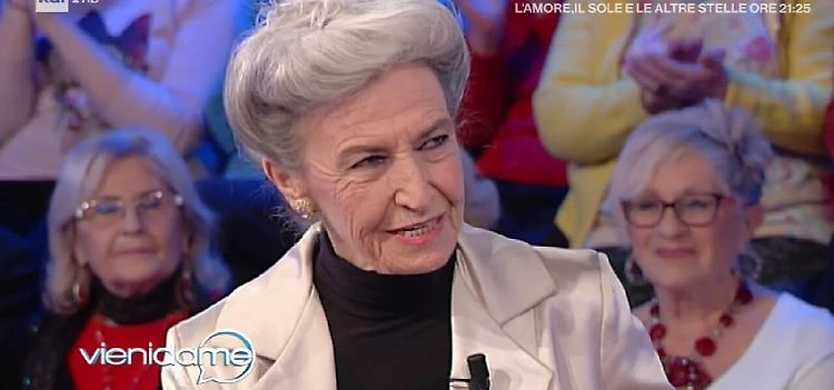 Vieni da Me, Barbara Alberti sconvolge Caterina Balivo: "Quando mia madre prese il coltello, e..."