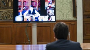 Natale, Giuseppe Conte e la deroga dell'ultim'ora: "Due congiunti non conviventi per il cenone"