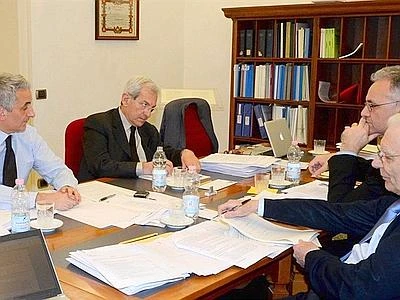 I saggi: "Una sola Camera, il finanziamento ai partiti deve rimanere"