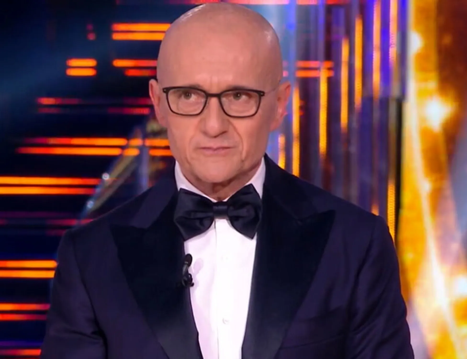 Leggi l'articolo: Signorini si autosospende da Mediaset