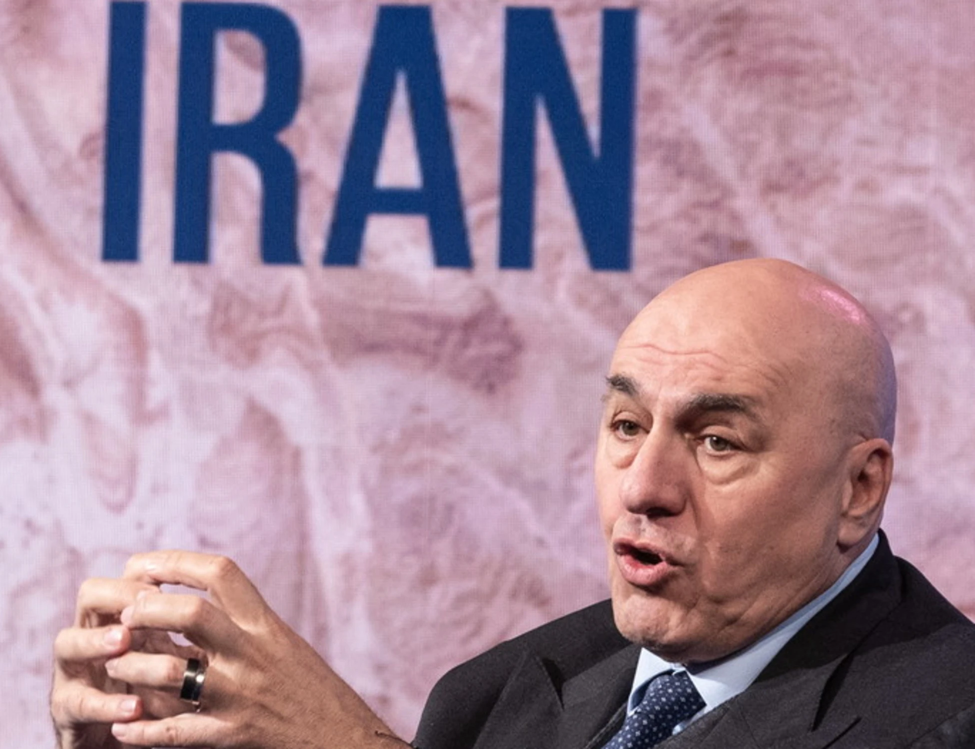 Guido Crosetto, lezione a Pd e M5s a Porta a Porta: "Non lo consento a nessuno"