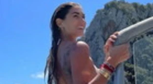 Melissa Satta imperiale, il lato B in primo piano... così: ma lo hanno disegnato?