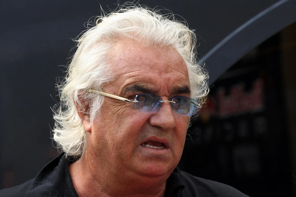 Flavio Briatore lancia la compagnia aerea Billion Air dall'Italia alla Sardegna