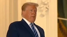 Donald Trump fregato da un hacker, ecco qual è la sua password su Twitter: che imbarazzo...