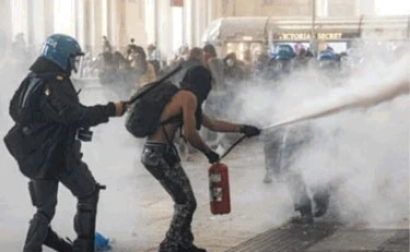 Il salto di qualità di chi cerca lo scontro