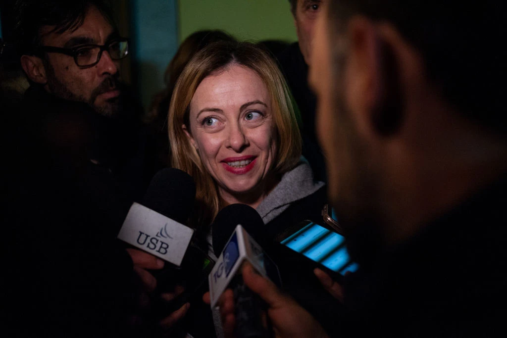 Giorgia Meloni, operazione scoiattolo al contrario: come punta a rovinare Di Maio e Berlusconi