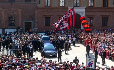 Franco Baresi, funerali mozzafiato: Maldini in lacrime, applauso infinito (e fischi a Cardinale)