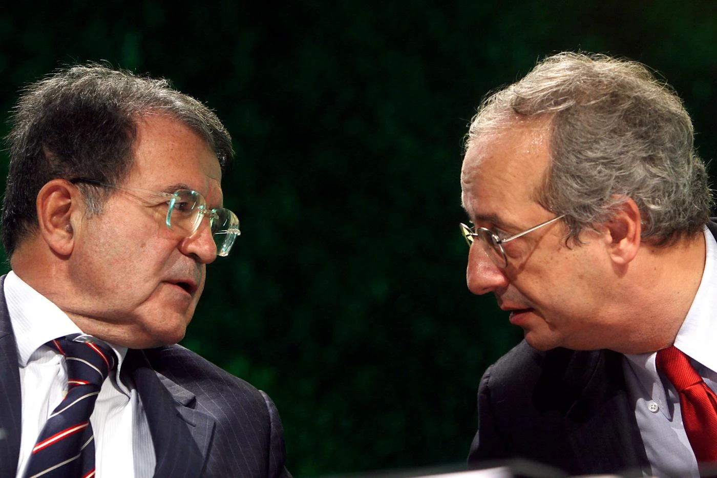 Romano Prodi e Walter Veltroni dietro l'inciucio Pd-M5s. Retroscena: obiettivo Quirinale