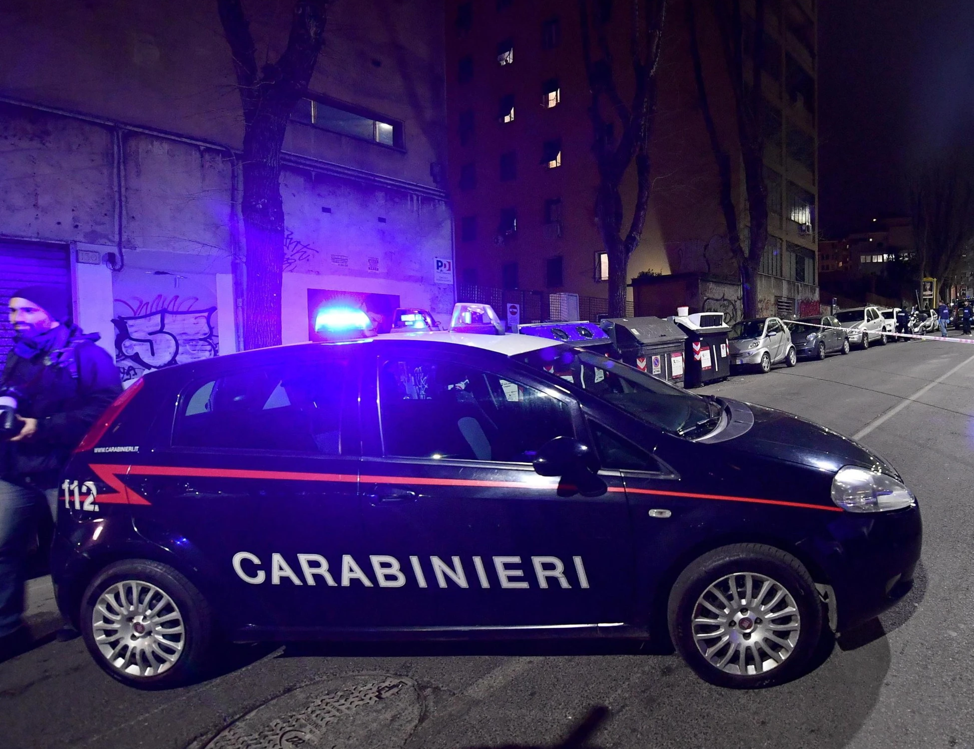Siena, non si ferma all'alt dei carabinieri: per lo straniero finisce male