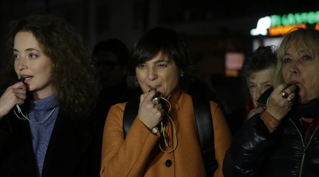 Serracchiani derisa dalla bimba di Ascoli: "Mi guardi, onorevole"