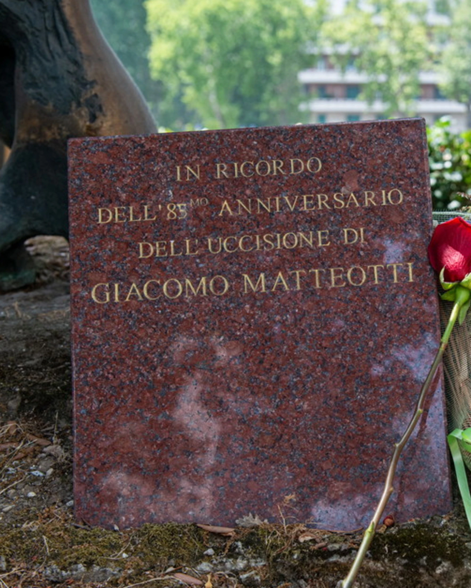 Giacomo Matteotti, lo sfregio alla targa? Colpa di Giorgia Meloni...