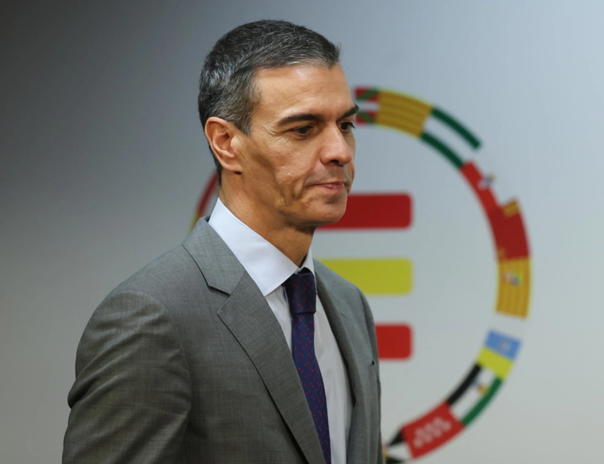 Pedro Sanchez, il dato-choc: aumenta l'occupazione di "Stato" degli stranieri, ma...