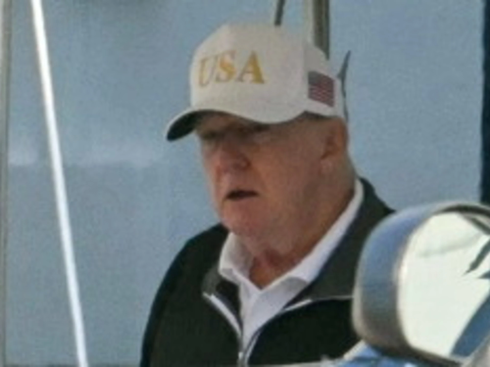 Donald Trump, la foto del volto scatena il delirio: "A breve l'annuncio"