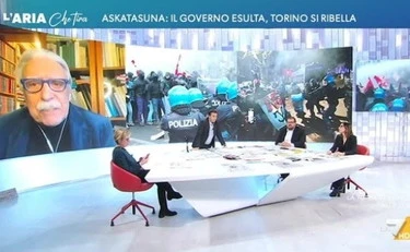 Askatasuna, Marco Revelli-choc a L'aria che tira: delirio rosso e caos in studio