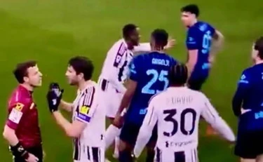 Inter-Juve, non solo l'esultanza: l'altro vergognoso gesto di Bastoni a Kalulu