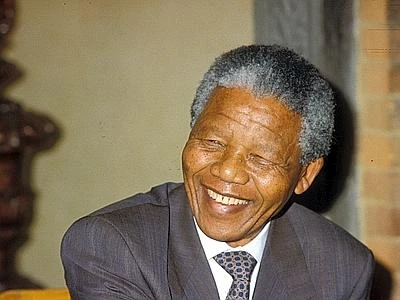 Nelson Mandela compie 94 anni, Sudafrica in festa. Obama: "E' il mio modello"