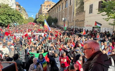 https://media.liberoquotidiano.it/4ccHxnD9y75Fu-D1Dz8fESiZJNCvlfSePdTDre7wVnM/width:800/quality:90/aW1hZ2VzLzIwMjUvMTAvMDYvMTAxNDQyNDI2LTY1OTYyYjI5LTU5M2ItNGM4Ni1iOGY3LWMwZTM5NWFmZTNkZS5qcGc.webp