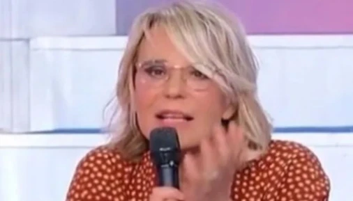 Uomini e donne, Maria De Filippi sbotta: "Apri la porta e te ne vai!"