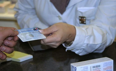 Tessera sanitaria, la truffa: sms e email, come ti rubano tutto