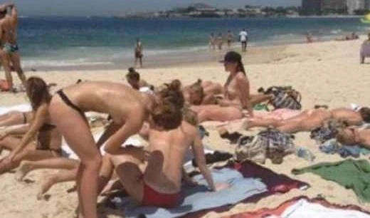 Scandalo a Rio:le ginnaste danesiin spiaggia in topless
