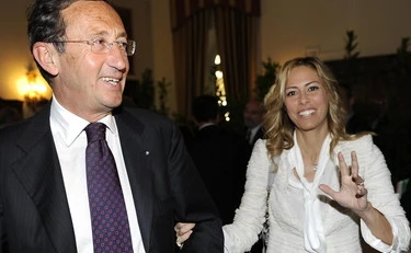 https://media.liberoquotidiano.it/4etOYCwlc-Op1D4hS_3PEQJ0UDzGtomO9JGxl-XLFog/width:800/quality:90/aW1hZ2VzLzIwMjYvMTAvMDEvMTMzMzIzMjcwLTc4YmUyOGI1LTI0YWItNDhjNi1hYTU5LWQzNWViMDQwYzhkZi5qcGc.webp