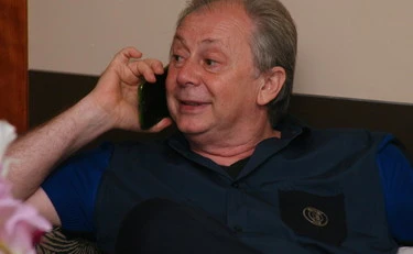 Lele Mora: "Vidi Bin Laden da Bush e portai il Papa da Fidel. Ora domo le tigri al circo"