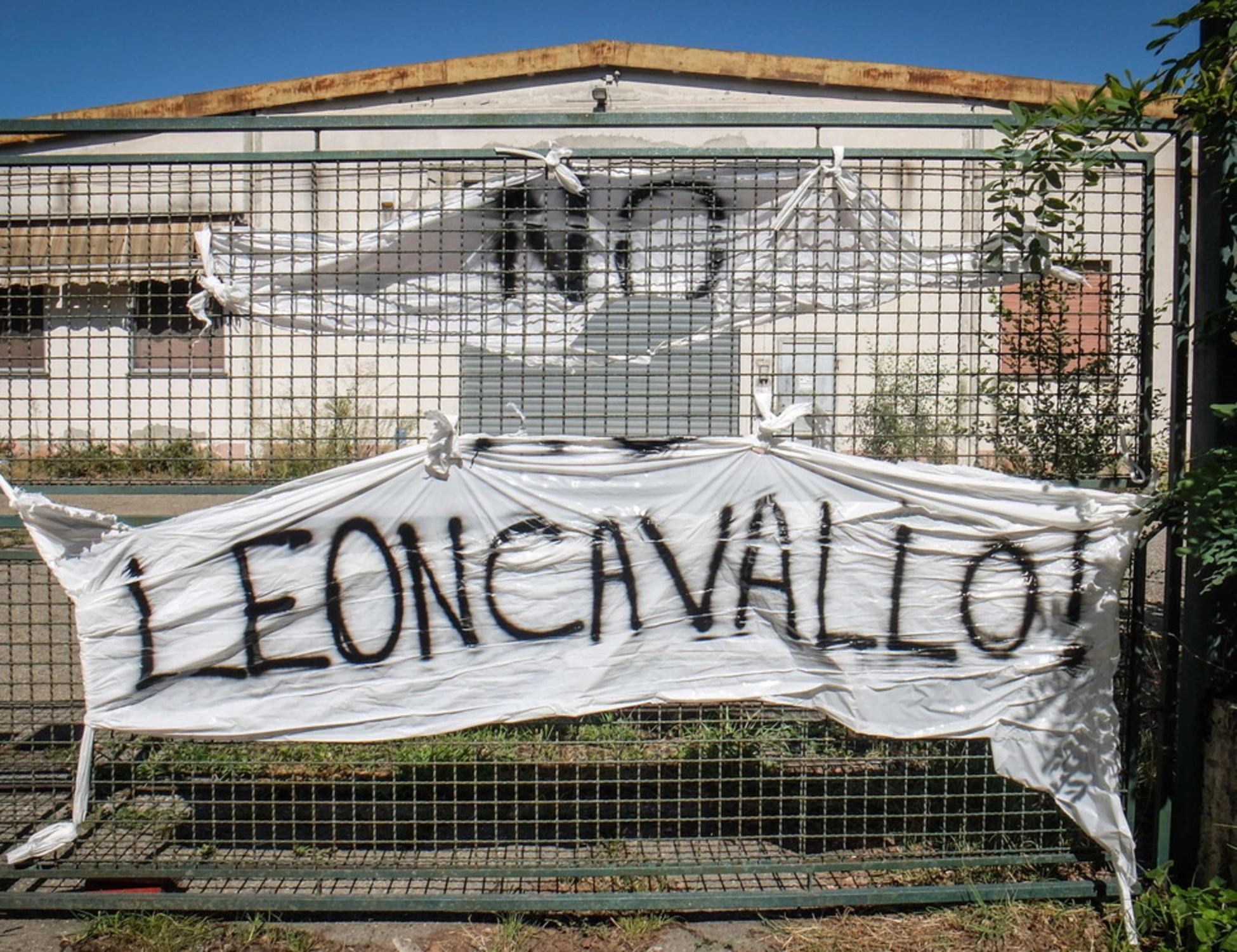 Leoncavallo, Comune di Milano e Pd regalano una nuova sede. Rivolta: "Indecenza, porcata"