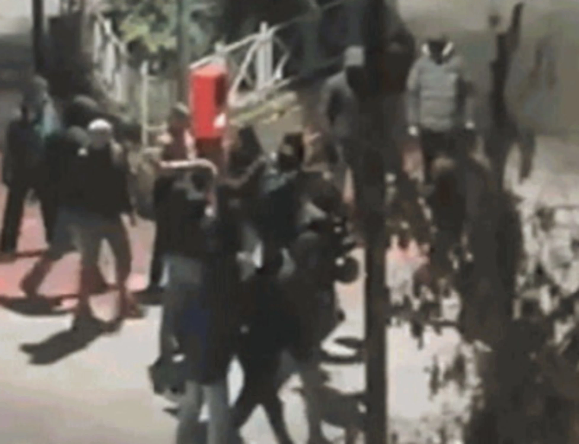 Acca Larentia, uno choc: nel gruppo di aggressori anche due donne