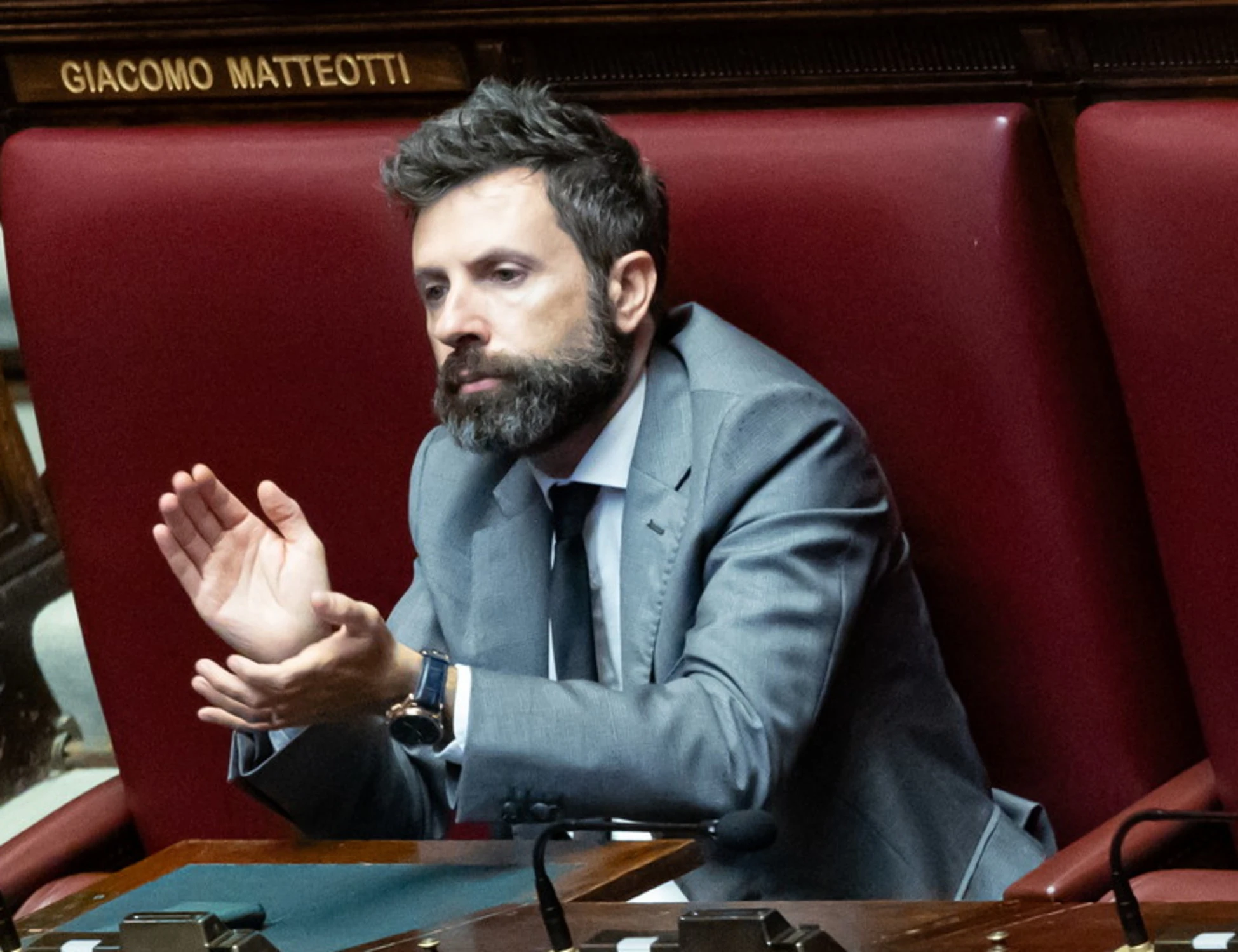 Devis Dori di Avs: "Diamo un segnale forte". Incredibile, la priorità della sinistra sono i polpi