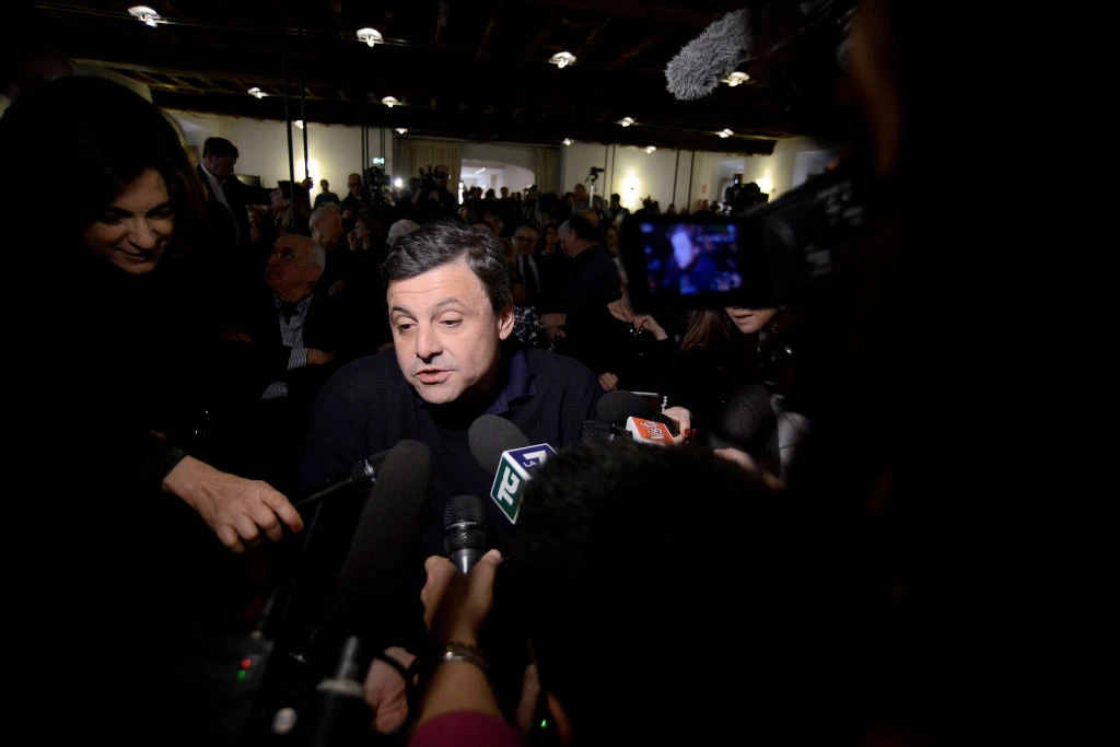 Pd, Carlo Calenda faccia di bronzo: "Governo di transizione insieme a Lega e M5s", ma un mese fa...